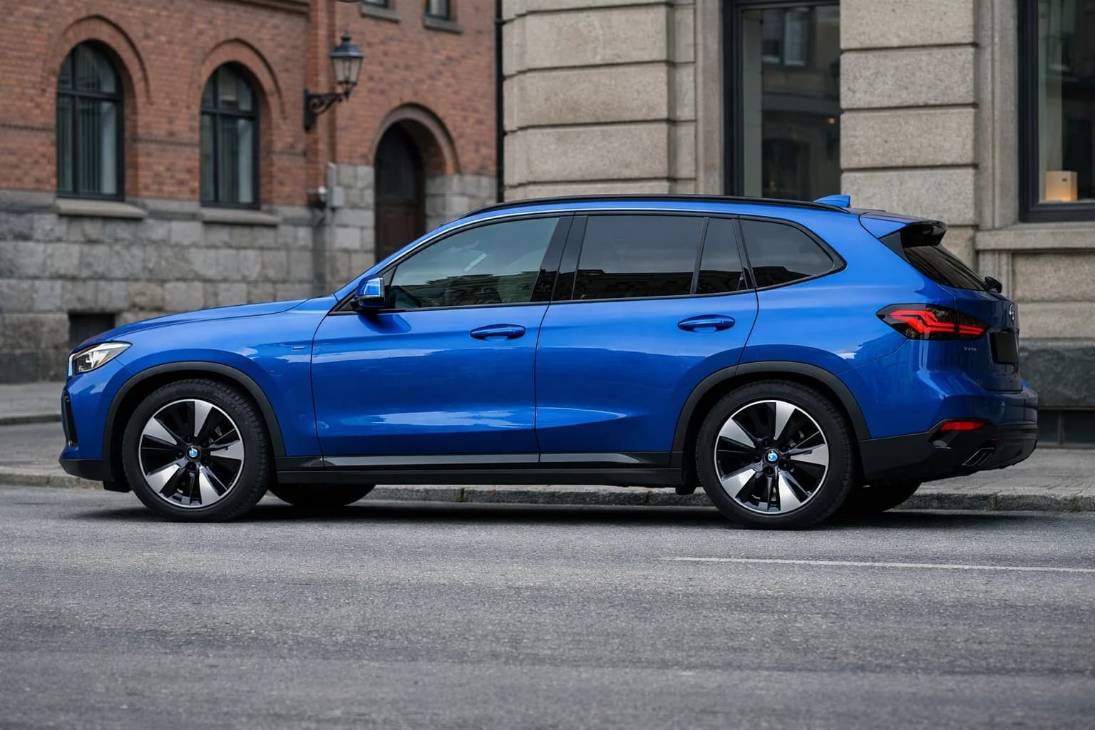 BMW iX3 utan infällda handtag inför premiären