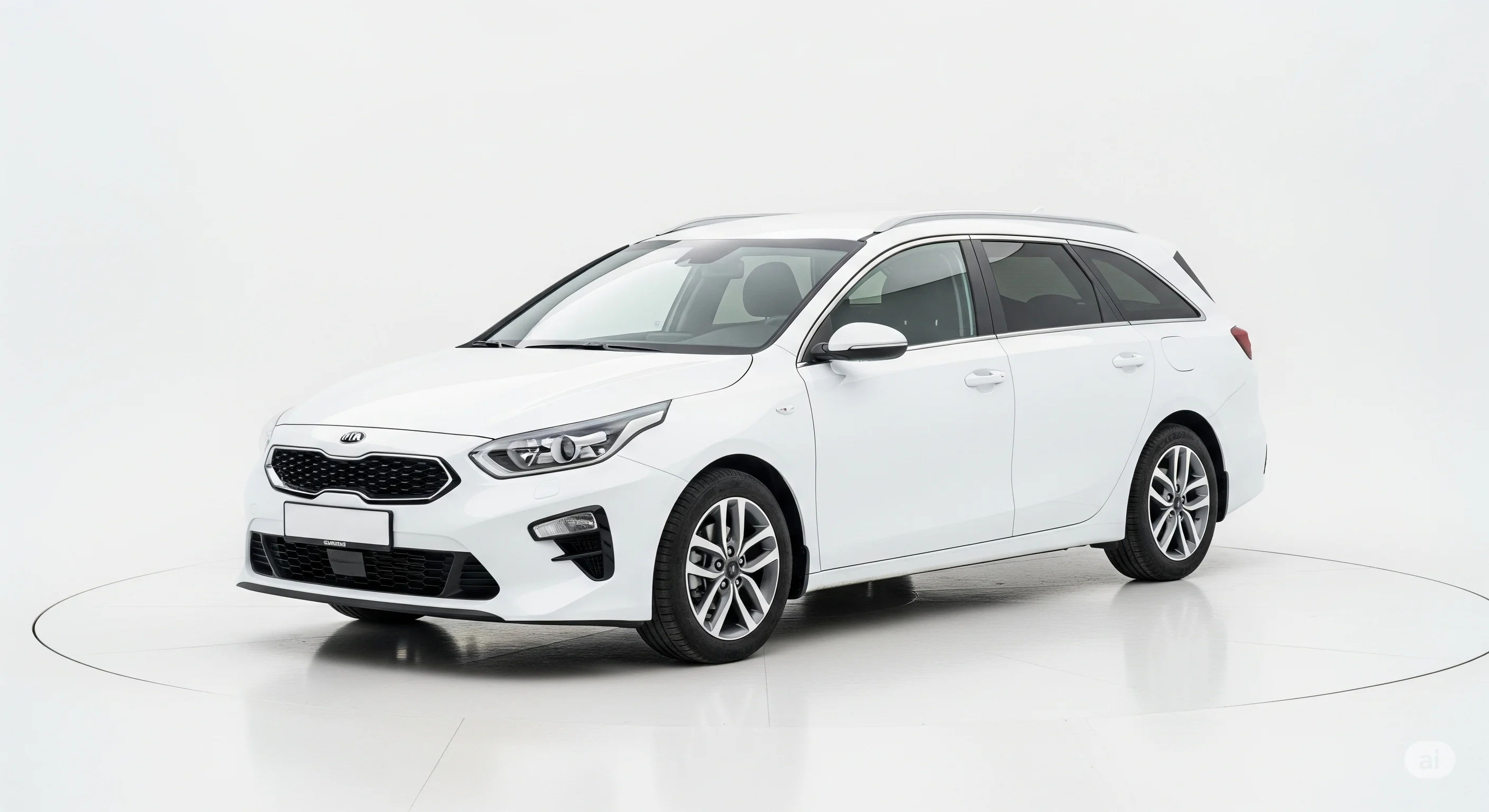 En vit Kia Ceed kombi, ett tryggt köp med möjlighet till nybilsgaranti.